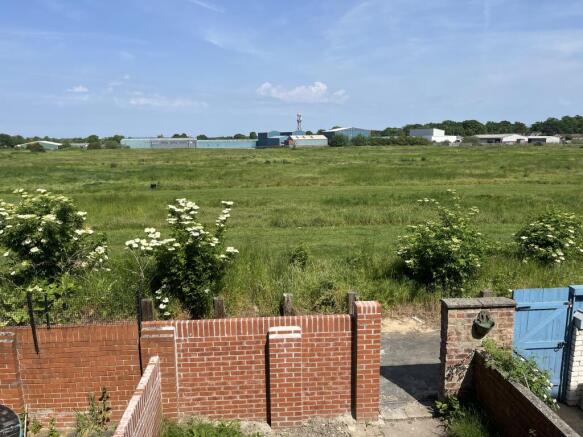 3 bed Terraced to rent Image 12