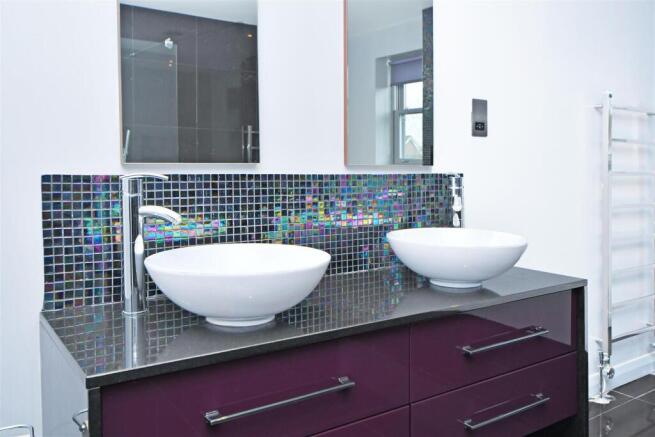 Master En-Suite
