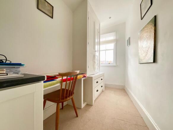 5 bed Terraced for sale Image 9