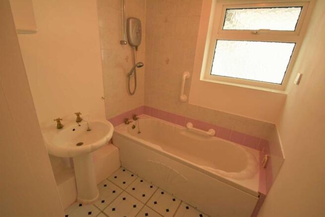 10 Drayford Lane bathroom