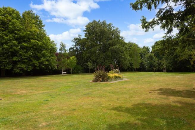 2 bed Apartment for sale Image 12