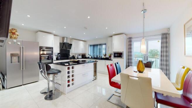 KITCHEN / DINING ROOM