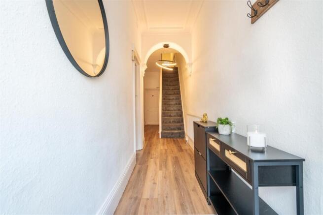 5 bed House to rent Image 11