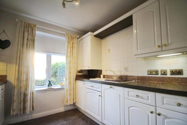 2 bed Apartment for sale Image 4