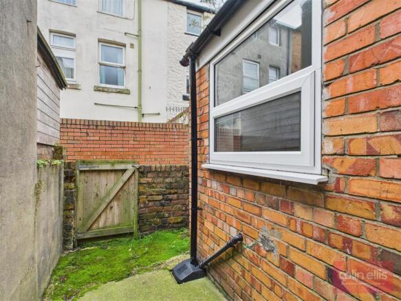 2 bed Terraced for sale Image 7