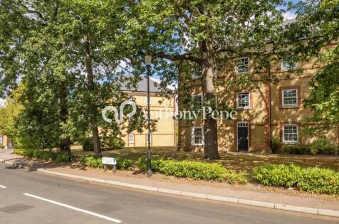 Blackwell Close, Winchmore Hill, London, N21
