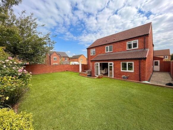 5 bed House for sale Image 5
