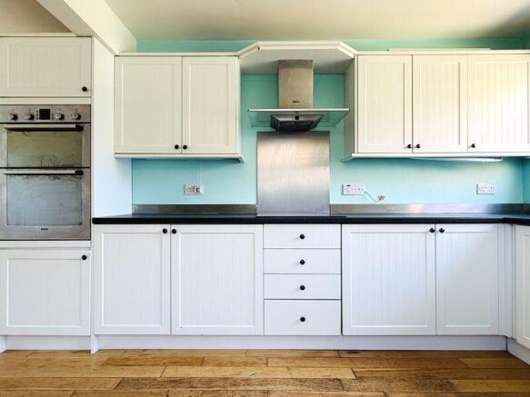 4 bed Detached for sale Image 8