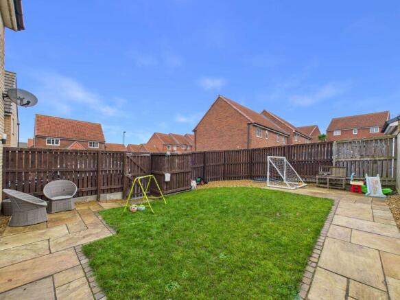4 bed Link Detached House for sale Image 11
