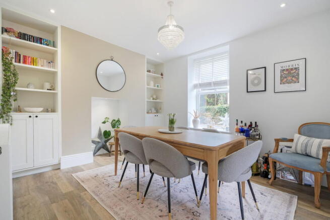 5 bed Detached for sale Image 8