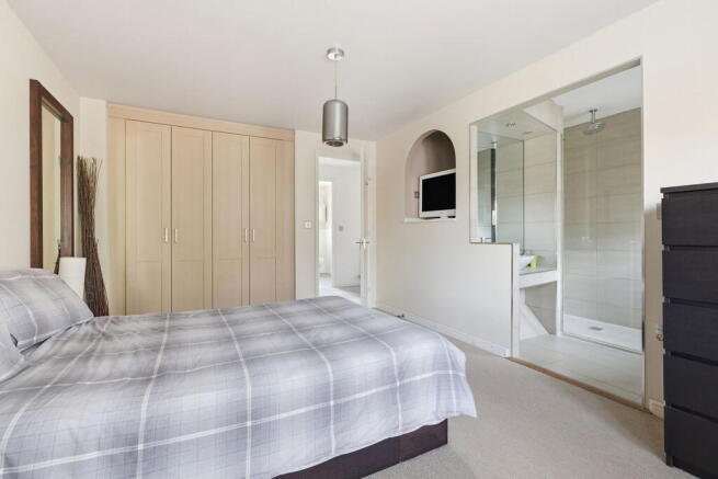 4 bed Detached for sale Image 12