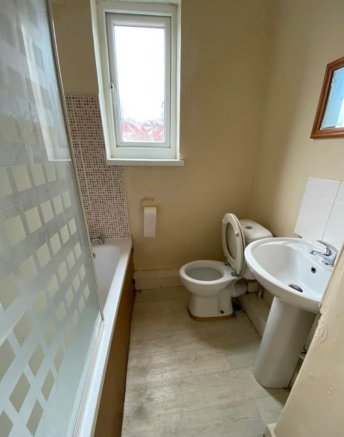 4 bed Semi-Detached to rent Image 5