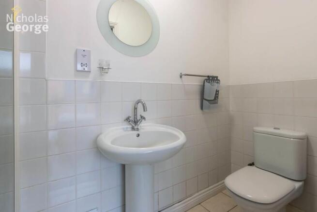 Boxworks 12 ensuite 1.jpg