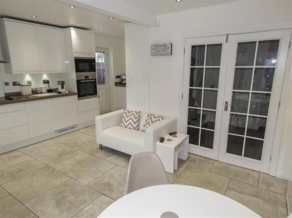 KITCHEN / DINING / FAMILY ROOM