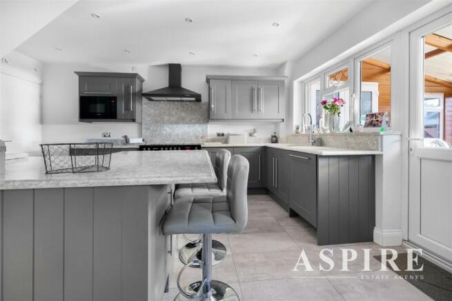 Aspire Estate Agents ss825.jpg