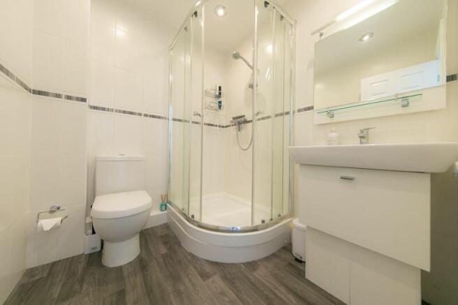 Master bedroom en-suite