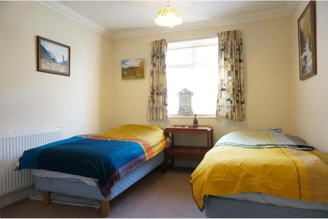 Dining Room/Bed 5
