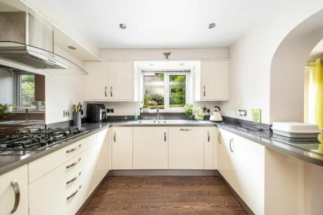 BREAKFAST KITCHEN - KITCHEN AREA