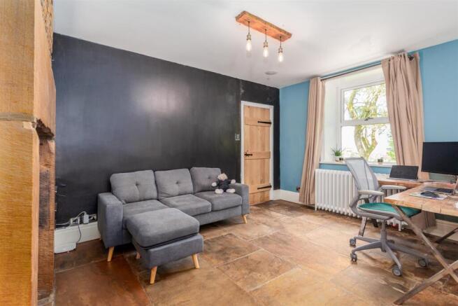 5 bed Semi-Detached for sale Image 8