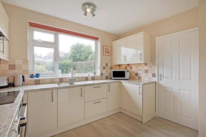 3 bed Semi-Detached for sale Image 6