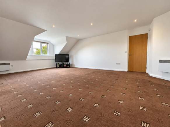 OPEN PLAN LOUNGE & KITCHEN