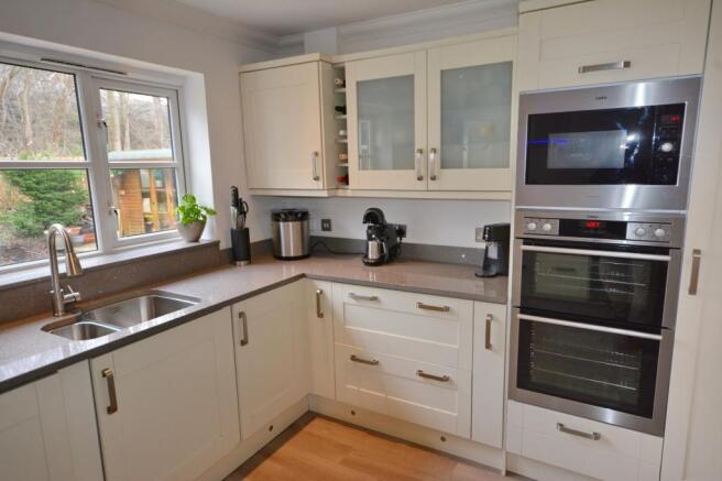 7 Leighton close kit4.jpeg
