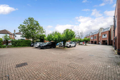Barnsbury Lane, Surbiton, KT5