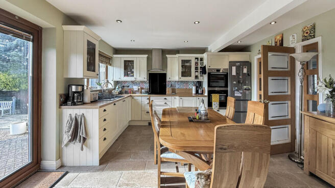 Kitchen/breakfast...