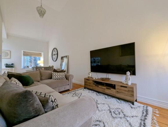 Lounge/Dining Area & Kitchen