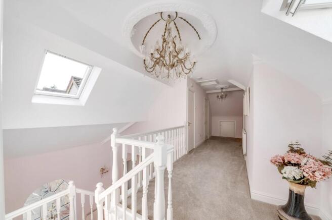 5 bed Detached for sale Image 12