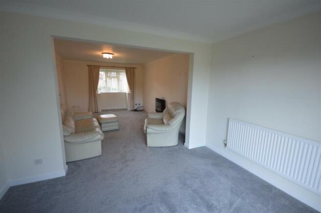 LoungeDining Room.JPG