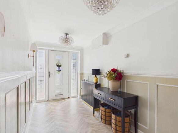 4 bed Semi-Detached for sale Image 5