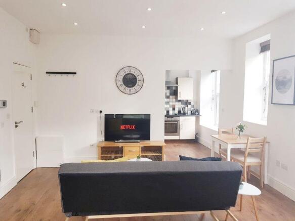 Studio to rent Image 6