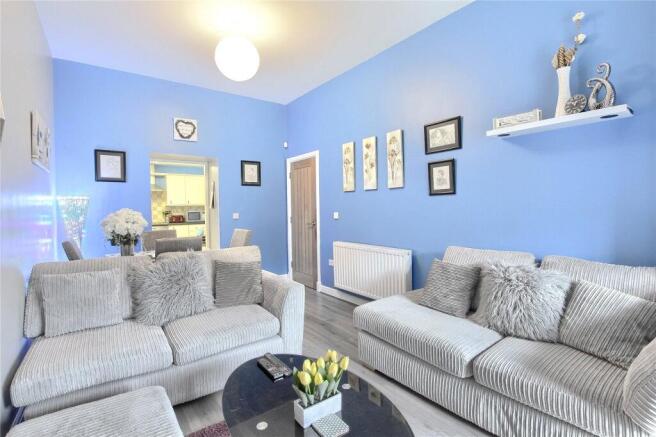 2 bed Flat for sale Image 7