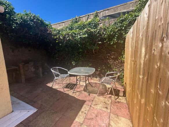1 bed House Share to rent Image 5