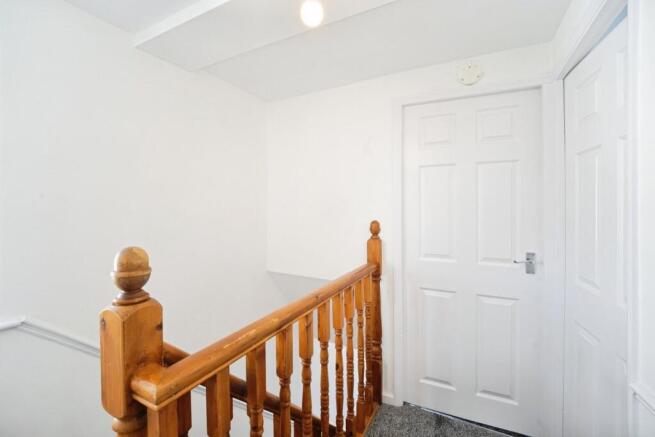 4 bed Semi-Detached for sale Image 8