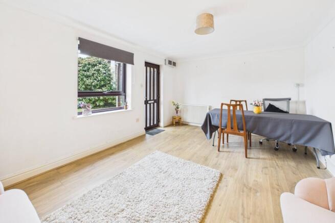 CAM02545G0-PR0550-STILL002