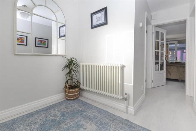 4 bed Detached for sale Image 5