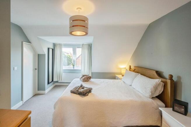 4 bed Terraced for sale Image 11
