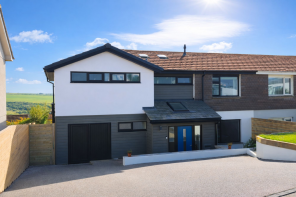 32, Chynance Drive, Newquay TR7 2AA