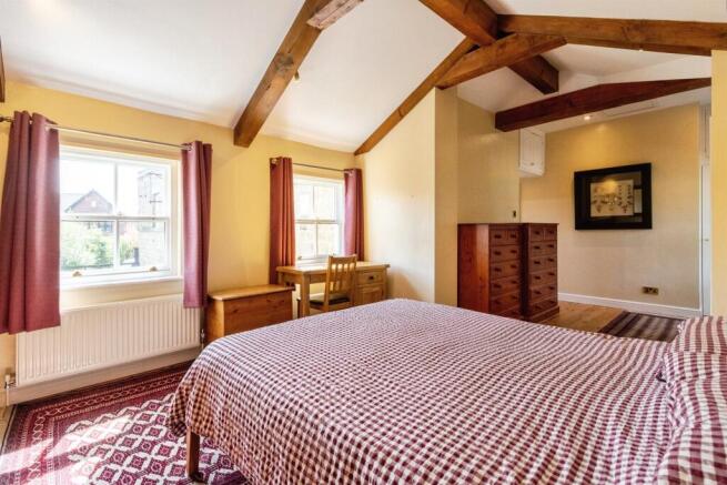 4 bed House for sale Image 9