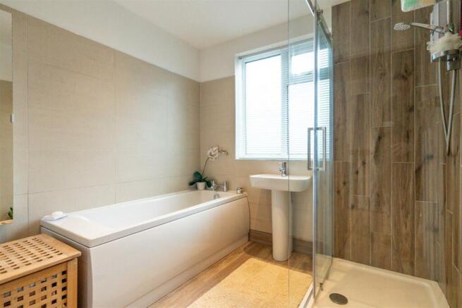 Family Bathroom 2