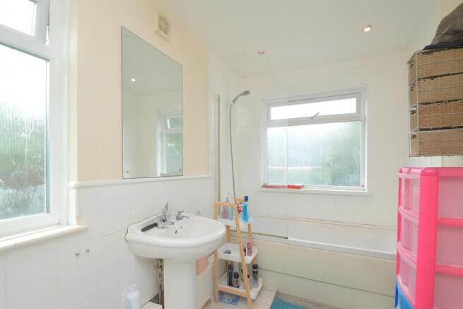 BathroomNEW.jpg