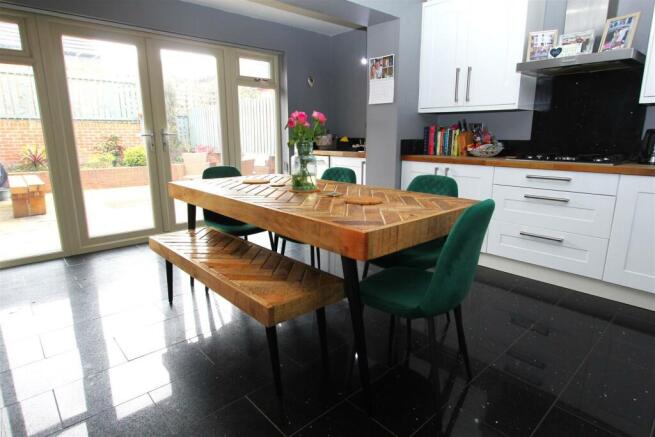 Kitchen 2.JPG