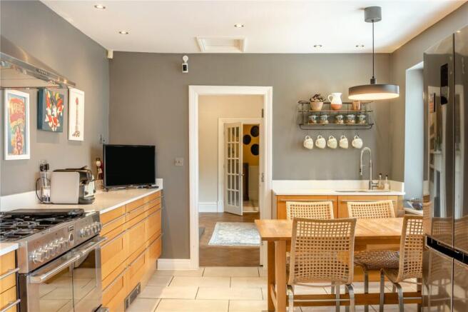 3 bed Flat for sale Image 4