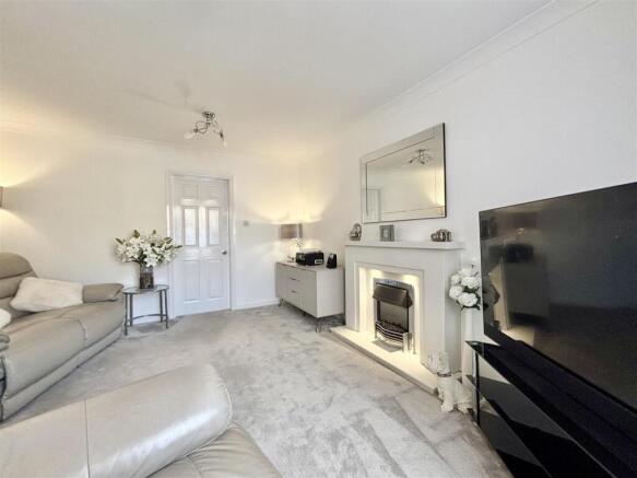 3 bed Semi-Detached for sale Image 6