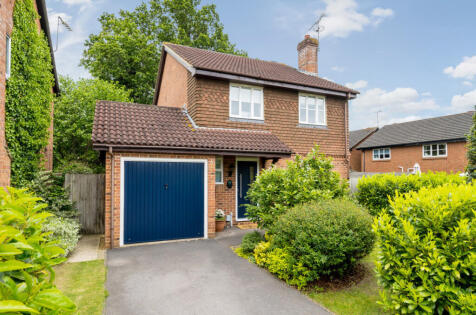 Gardenia Drive, West End, Woking, Surrey, GU24