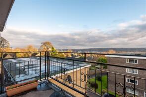 Flat 18, Fulwood Park Mansions, Chesterwood Drive, Sheffield S10 5DU