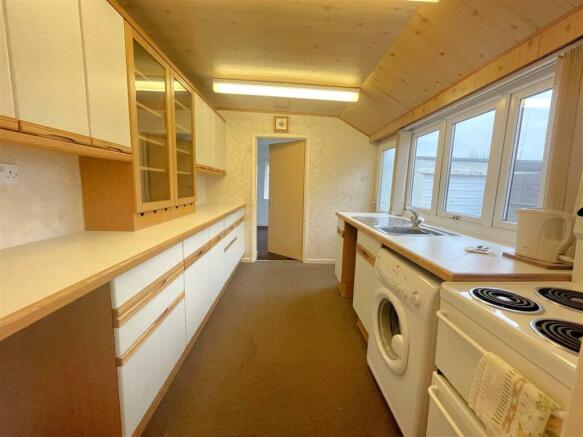 kitchen 1.JPG