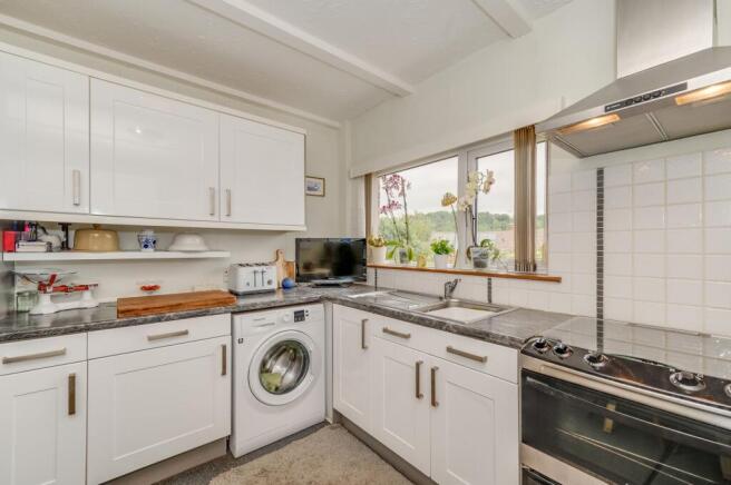 3 bed Semi-Detached for sale Image 4